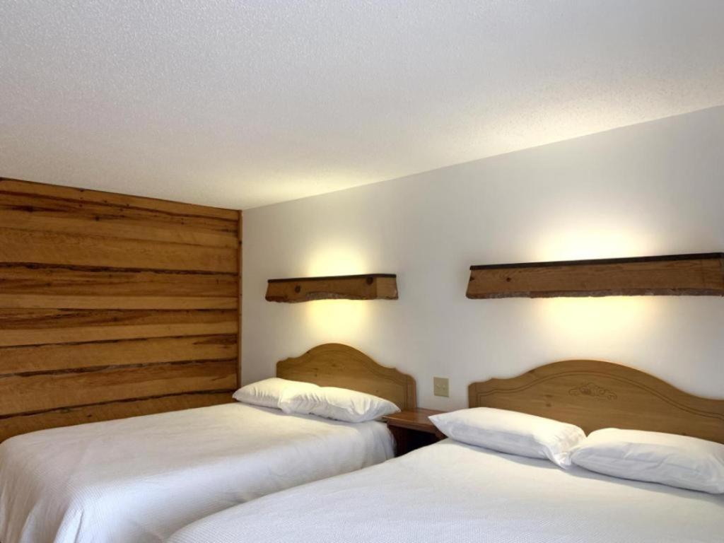 Bridge Inn Tomhawk - 2Nd Floor, 1 King Size Bed, Balcony, River View Tomahawk 外观 照片