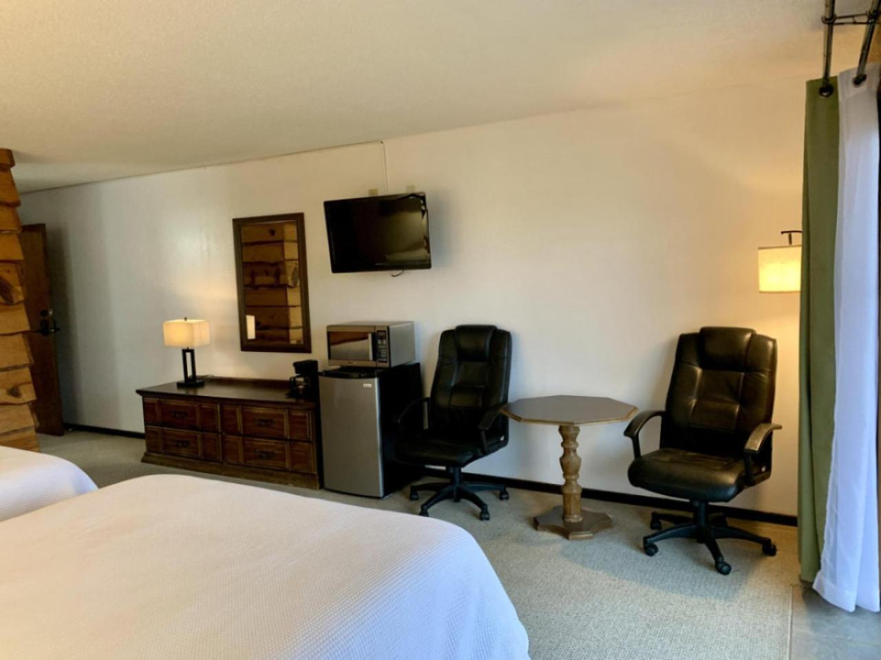Bridge Inn Tomhawk - 2Nd Floor, 1 King Size Bed, Balcony, River View Tomahawk 外观 照片