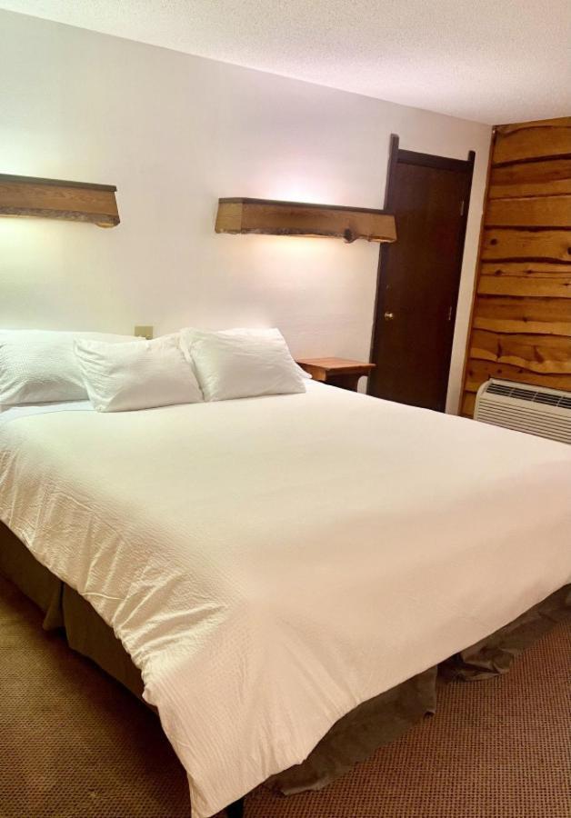 Bridge Inn Tomhawk - 2Nd Floor, 1 King Size Bed, Balcony, River View Tomahawk 外观 照片