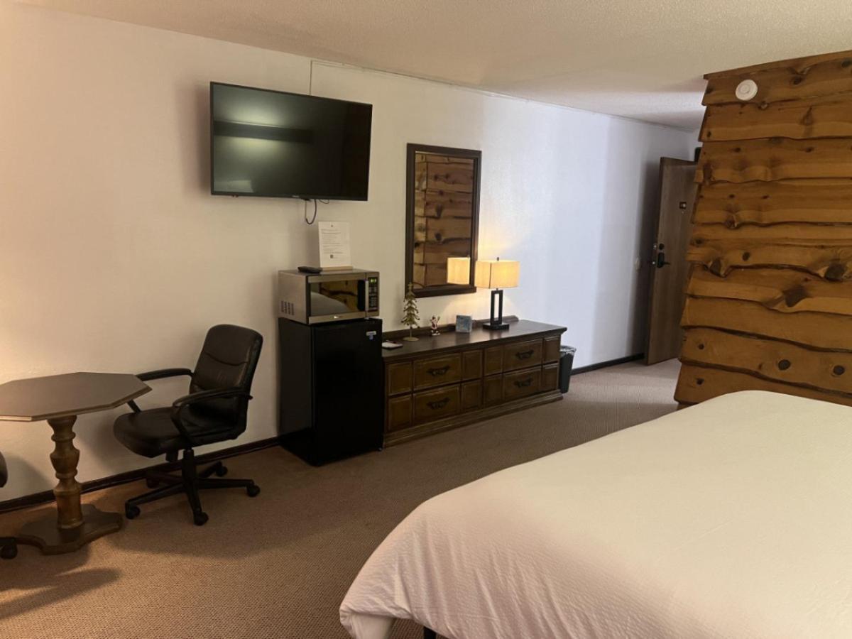 Bridge Inn Tomhawk - 2Nd Floor, 1 King Size Bed, Balcony, River View Tomahawk 外观 照片
